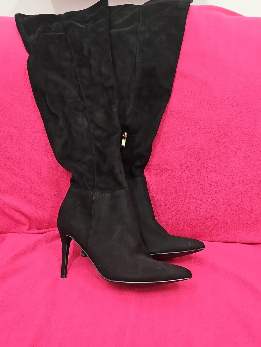 Black Suede Knee-High Pointed Toe Stiletto Boots